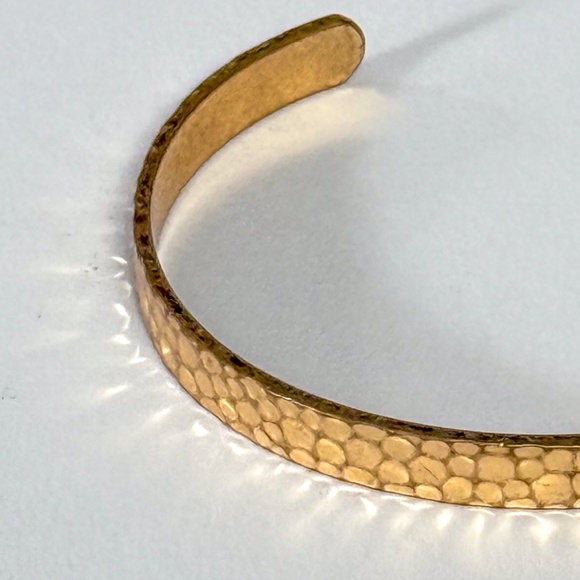 Hammered Gold Tone Open Bangle Bracelet – Chic & Elegant ✨💛 - Picture 6 of 7